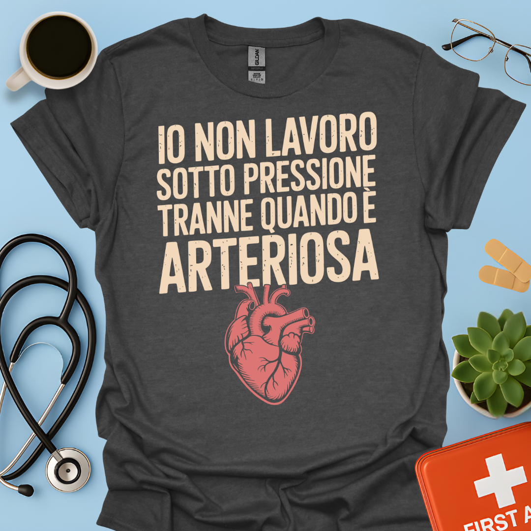 Io non lavoro sotto pressione… tranne quando è arteriosa - Dottore Infermiere Maglietta