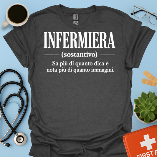 INFERMIERA : Sa più di quanto dica e nota più di quanto immagini Maglietta