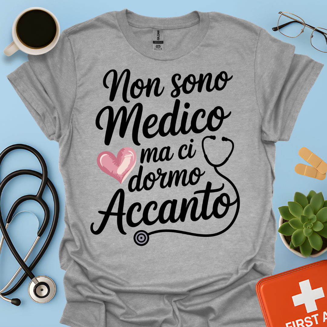 Non Sono Medico Ma Ci Dormo Accanto - La Moglie del Dottore Maglietta