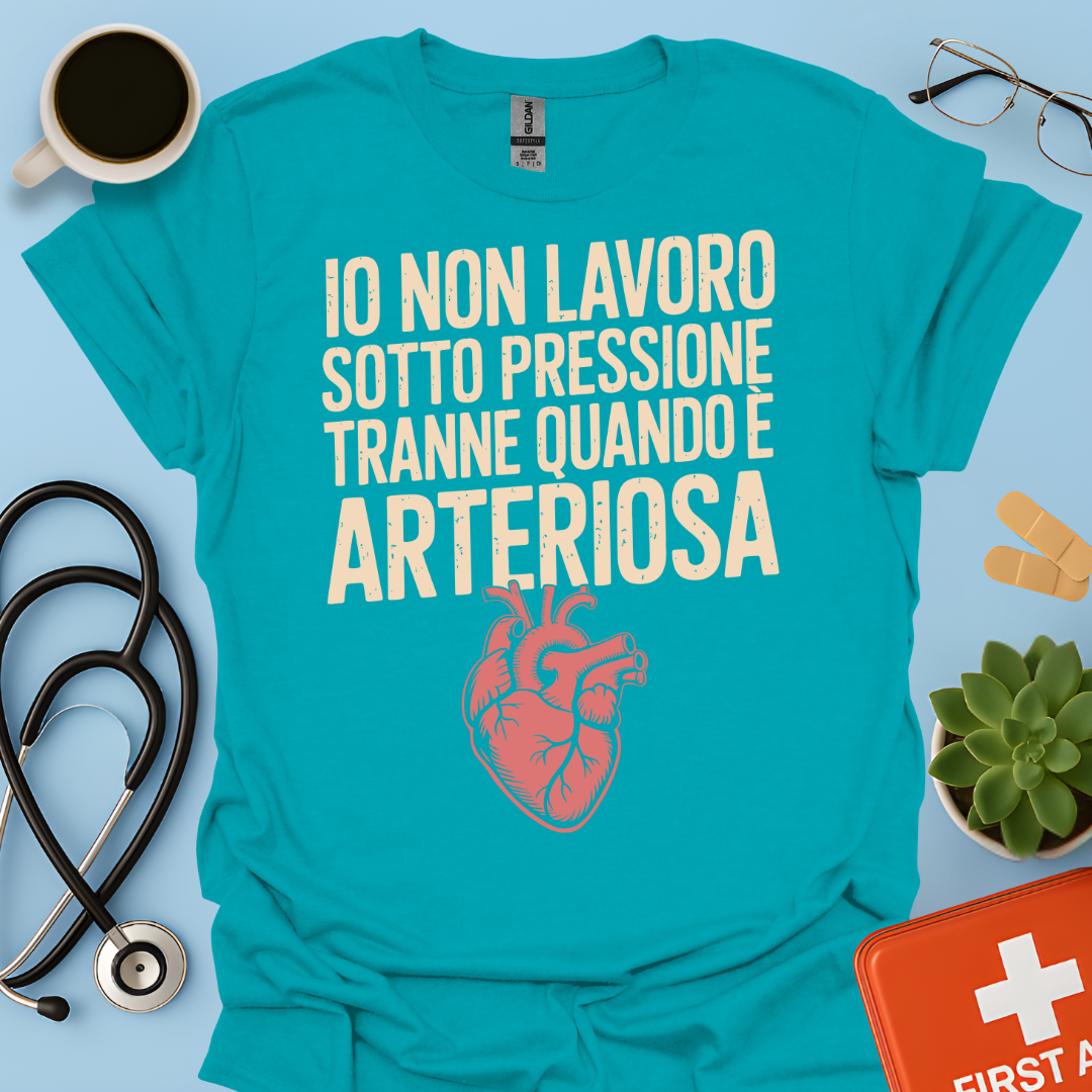 Io non lavoro sotto pressione… tranne quando è arteriosa - Dottore Infermiere Maglietta