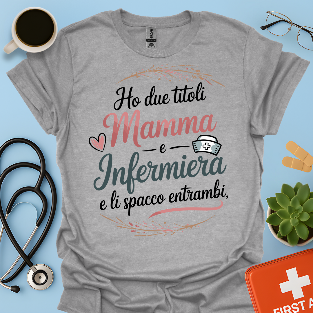 Ho Due Titoli MAMMA e INFERMIERA e li Spacco Entrambi — Infermiera Maglietta