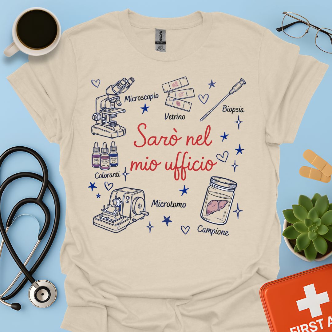 Sarò nel mio ufficio - Maglietta Divertente Anatomopatologo e Tecnico di Laboratorio