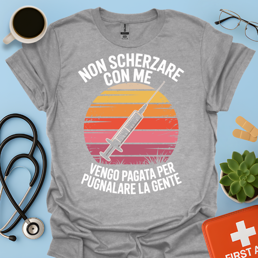 Non scherzare con me vengo pagata per pugnalare la gente - Infermiere / Infermiera Maglietta