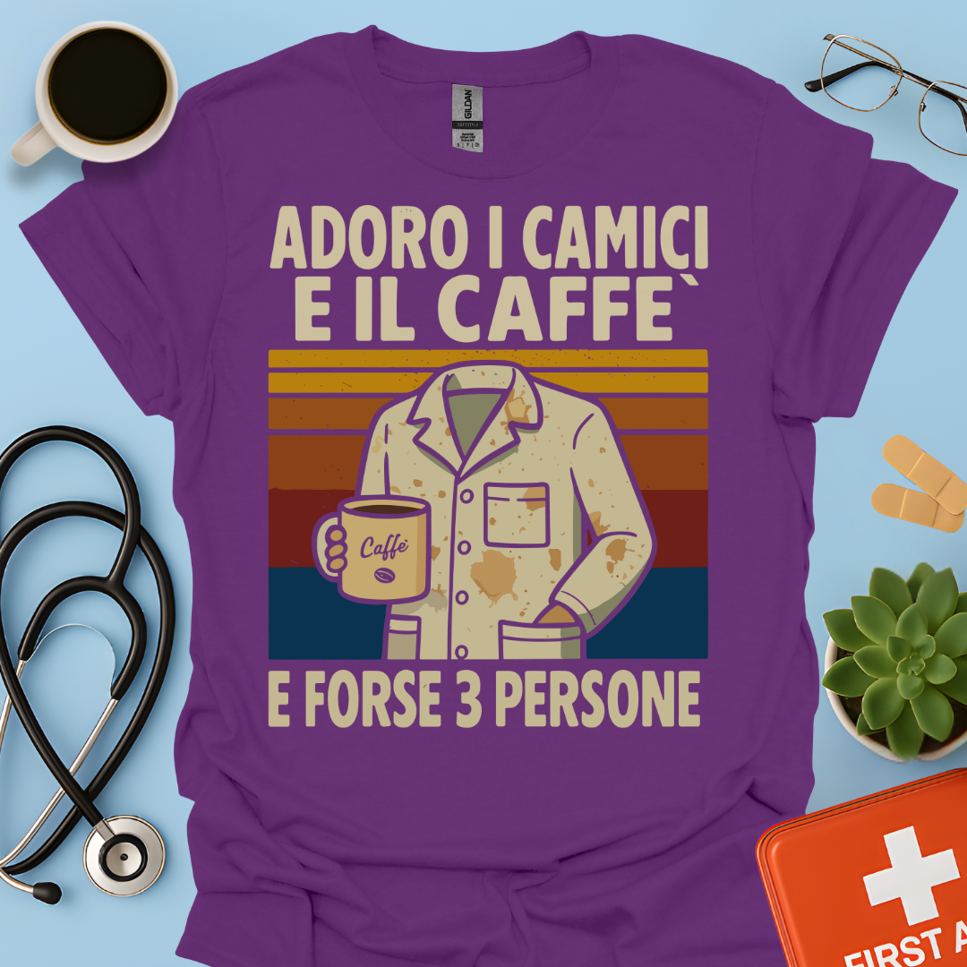 Adoro I Camici E Il Caffè E Forse 3 Persone - Dottore Dottoressa Medico Maglietta
