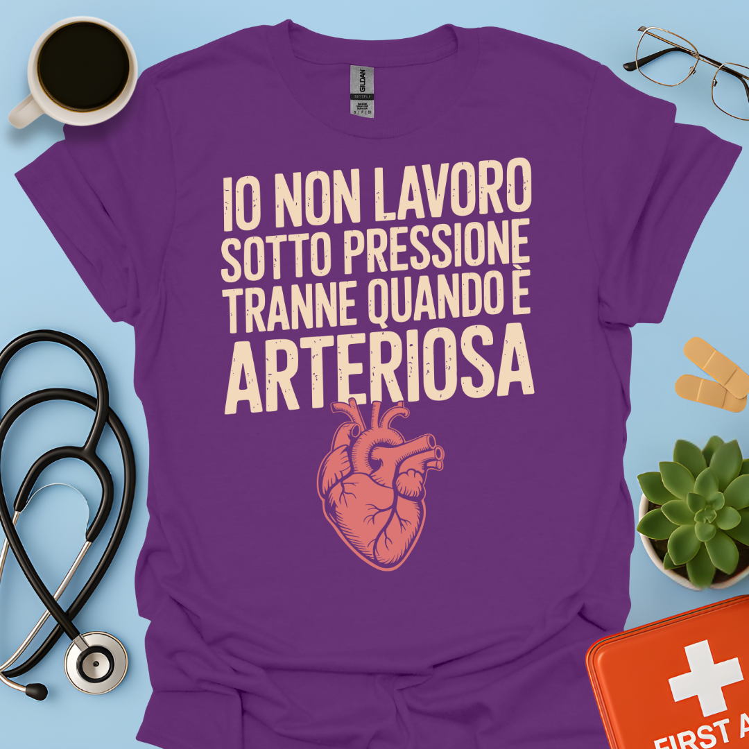 Io non lavoro sotto pressione… tranne quando è arteriosa - Dottore Infermiere Maglietta