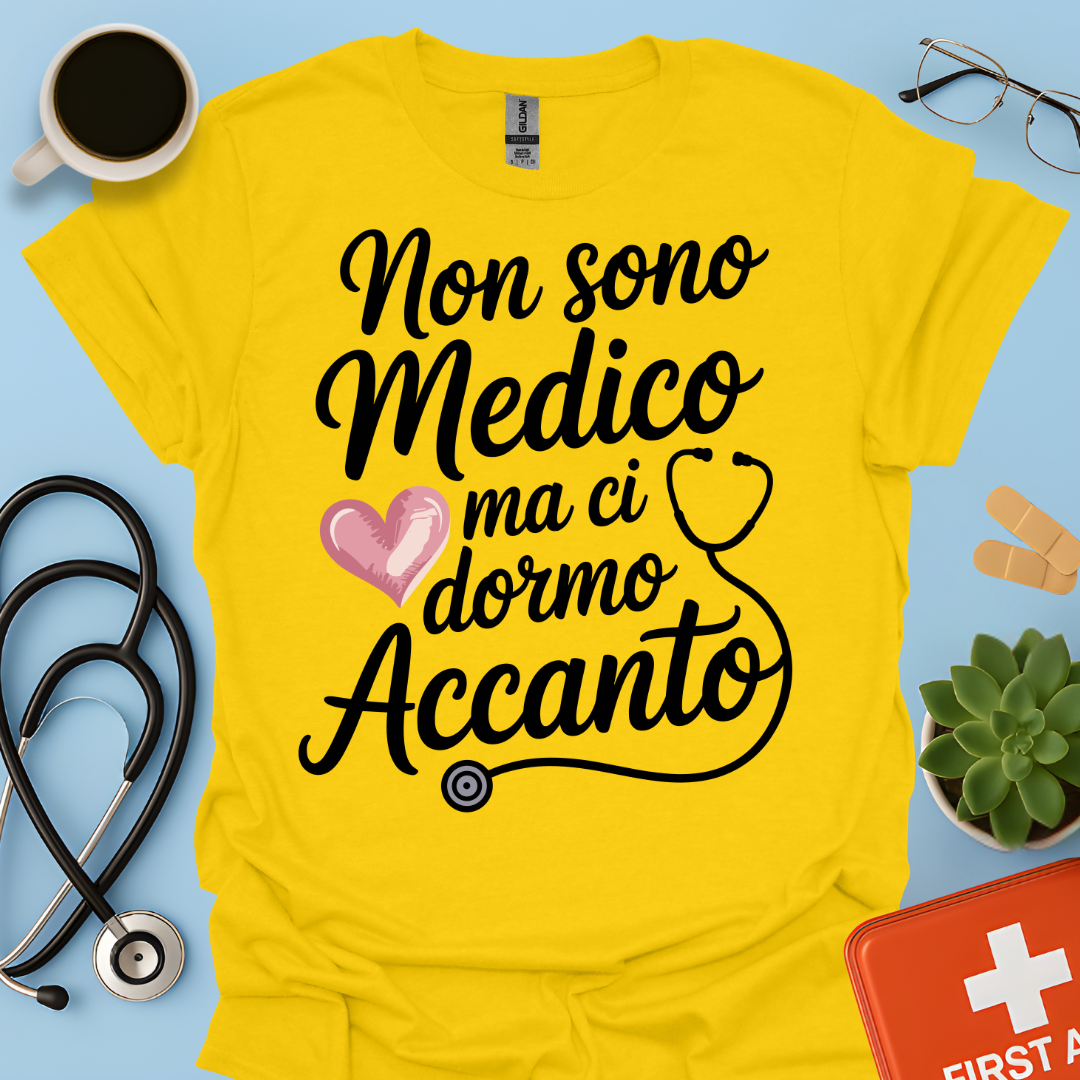 Non Sono Medico Ma Ci Dormo Accanto - La Moglie del Dottore Maglietta