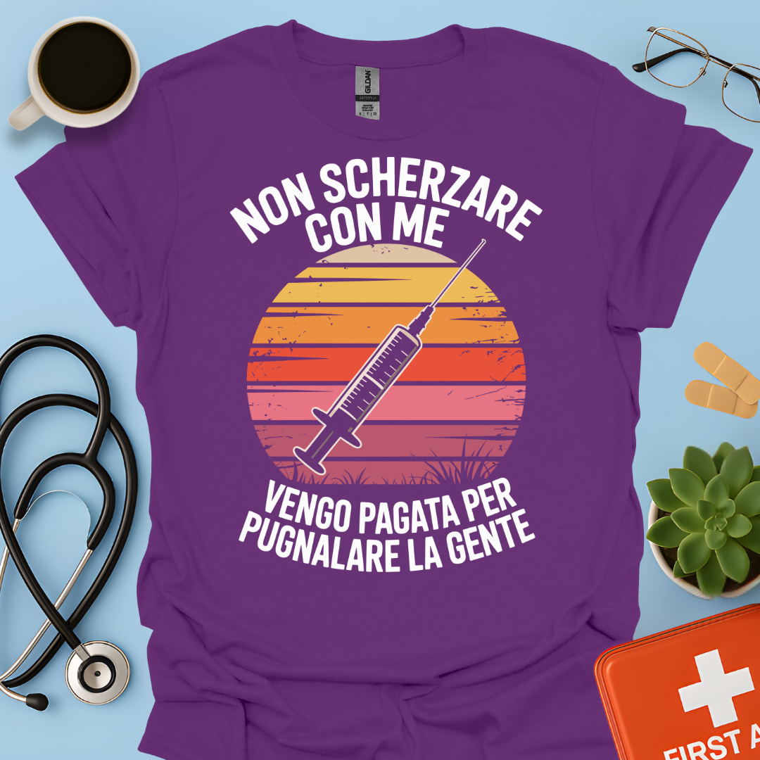 Non scherzare con me vengo pagata per pugnalare la gente - Infermiere / Infermiera Maglietta