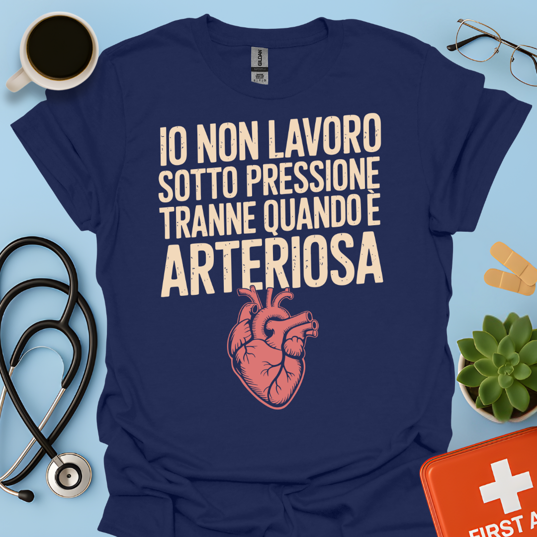Io non lavoro sotto pressione… tranne quando è arteriosa - Dottore Infermiere Maglietta