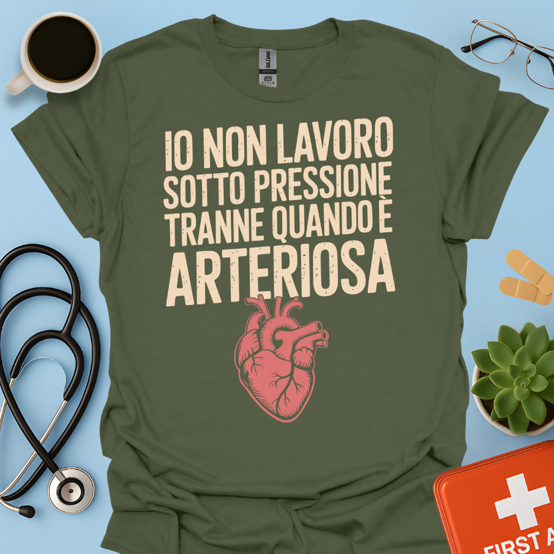 Io non lavoro sotto pressione… tranne quando è arteriosa - Dottore Infermiere Maglietta