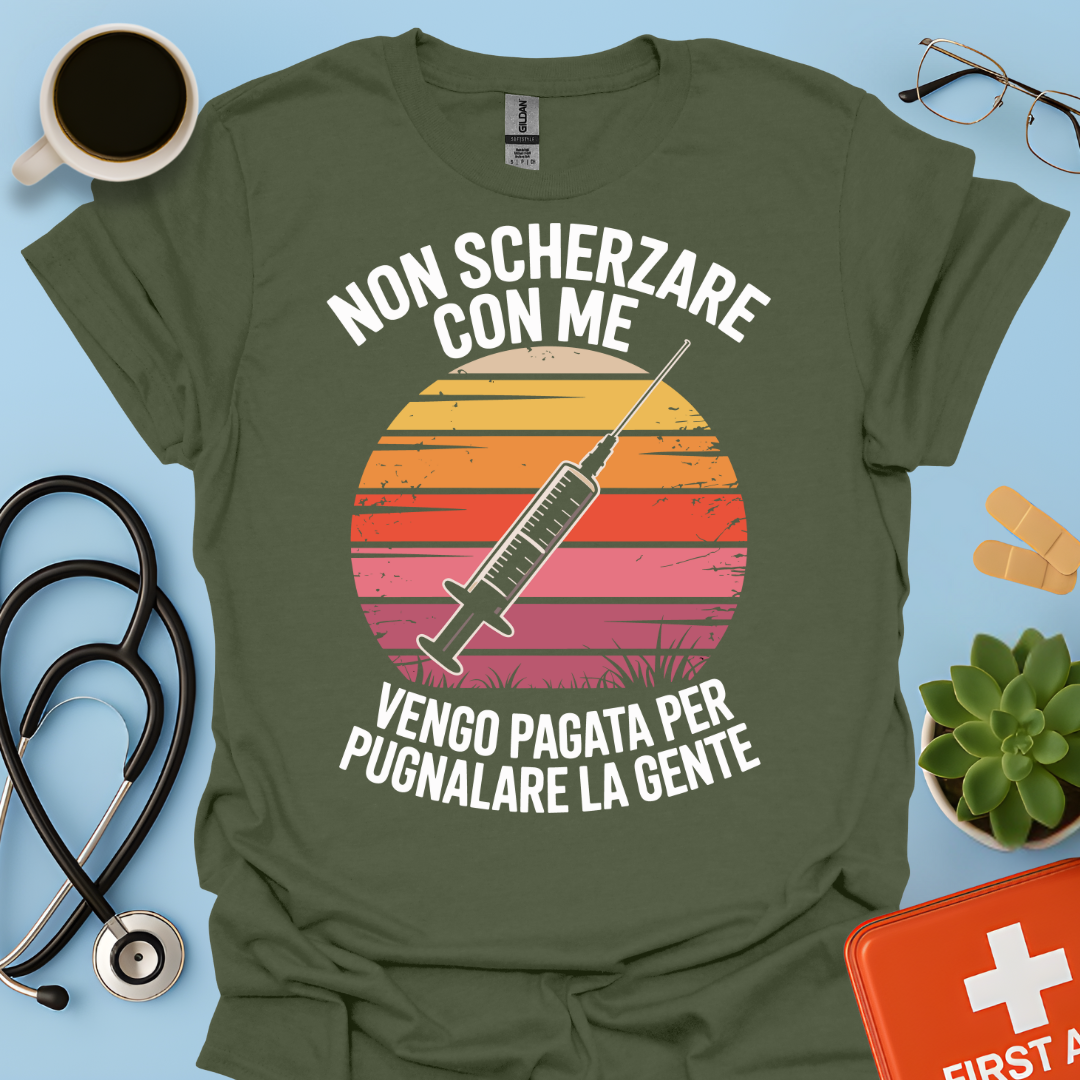 Non scherzare con me vengo pagata per pugnalare la gente - Infermiere / Infermiera Maglietta