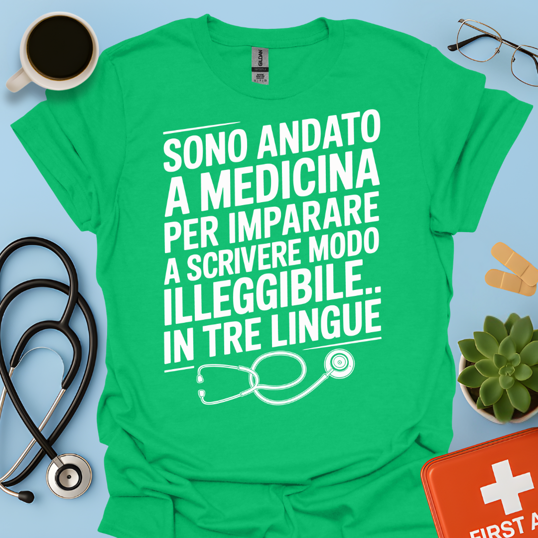 Sono andato a medicina per imparare a scrivere in modo illeggibile… in tre lingue Maglietta