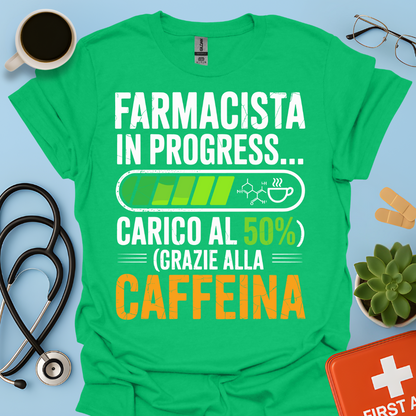 Farmacista in progress… carico al 50% grazie alla caffeina - Studente Farmacia Maglietta