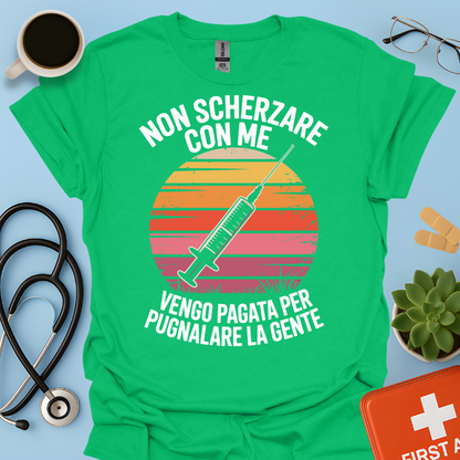 Non scherzare con me vengo pagata per pugnalare la gente - Infermiere / Infermiera Maglietta