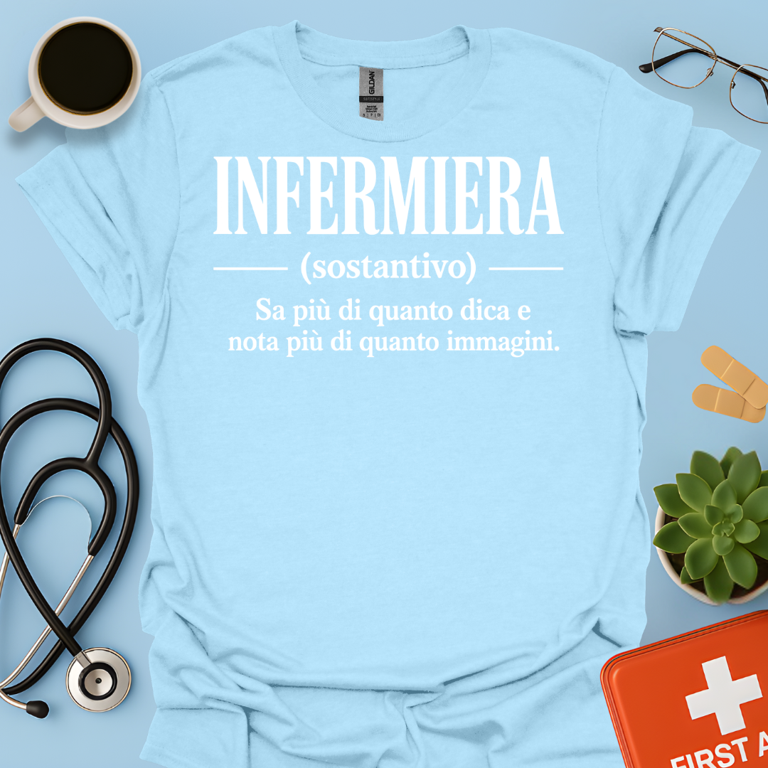 INFERMIERA : Sa più di quanto dica e nota più di quanto immagini Maglietta