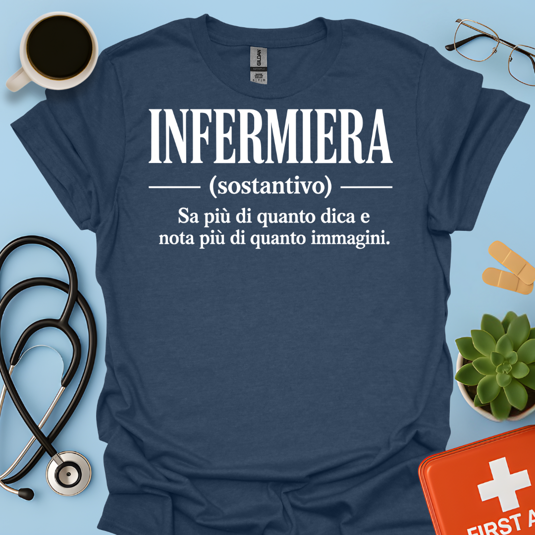 INFERMIERA : Sa più di quanto dica e nota più di quanto immagini Maglietta