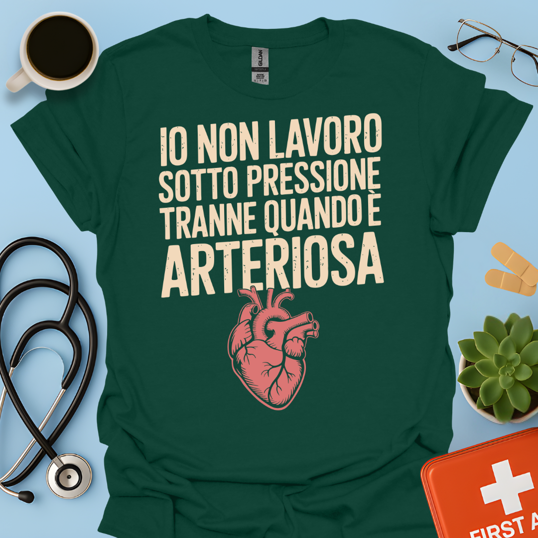 Io non lavoro sotto pressione… tranne quando è arteriosa - Dottore Infermiere Maglietta