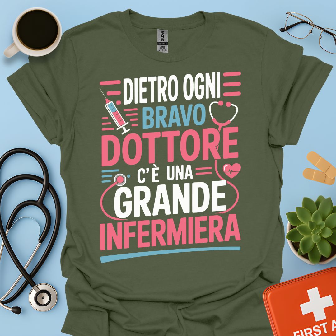 Dietro ogni bravo dottore c’è una grande infermiera - Infermiera Maglietta