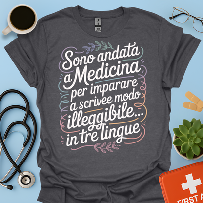 Sono Andato a Medicina Per Imparare a Scrivere in Modo Illeggibile… In Tre Lingue Maglietta