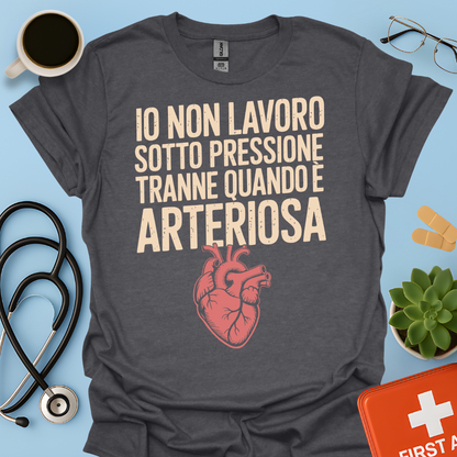 Io non lavoro sotto pressione… tranne quando è arteriosa - Dottore Infermiere Maglietta