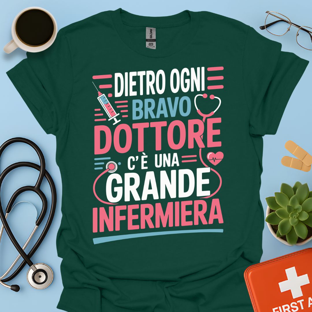 Dietro ogni bravo dottore c’è una grande infermiera - Infermiera Maglietta