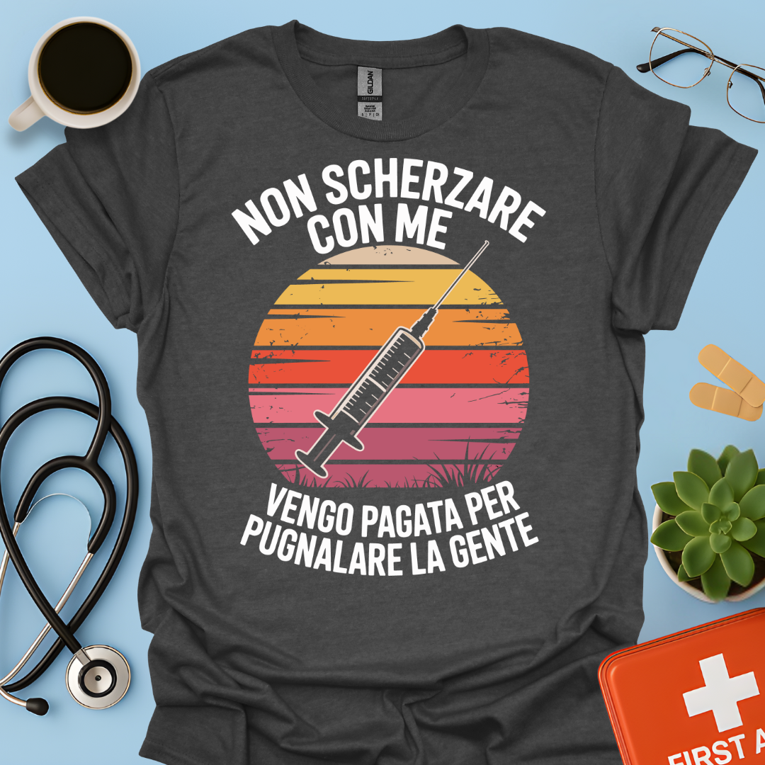 Non scherzare con me vengo pagata per pugnalare la gente - Infermiere / Infermiera Maglietta