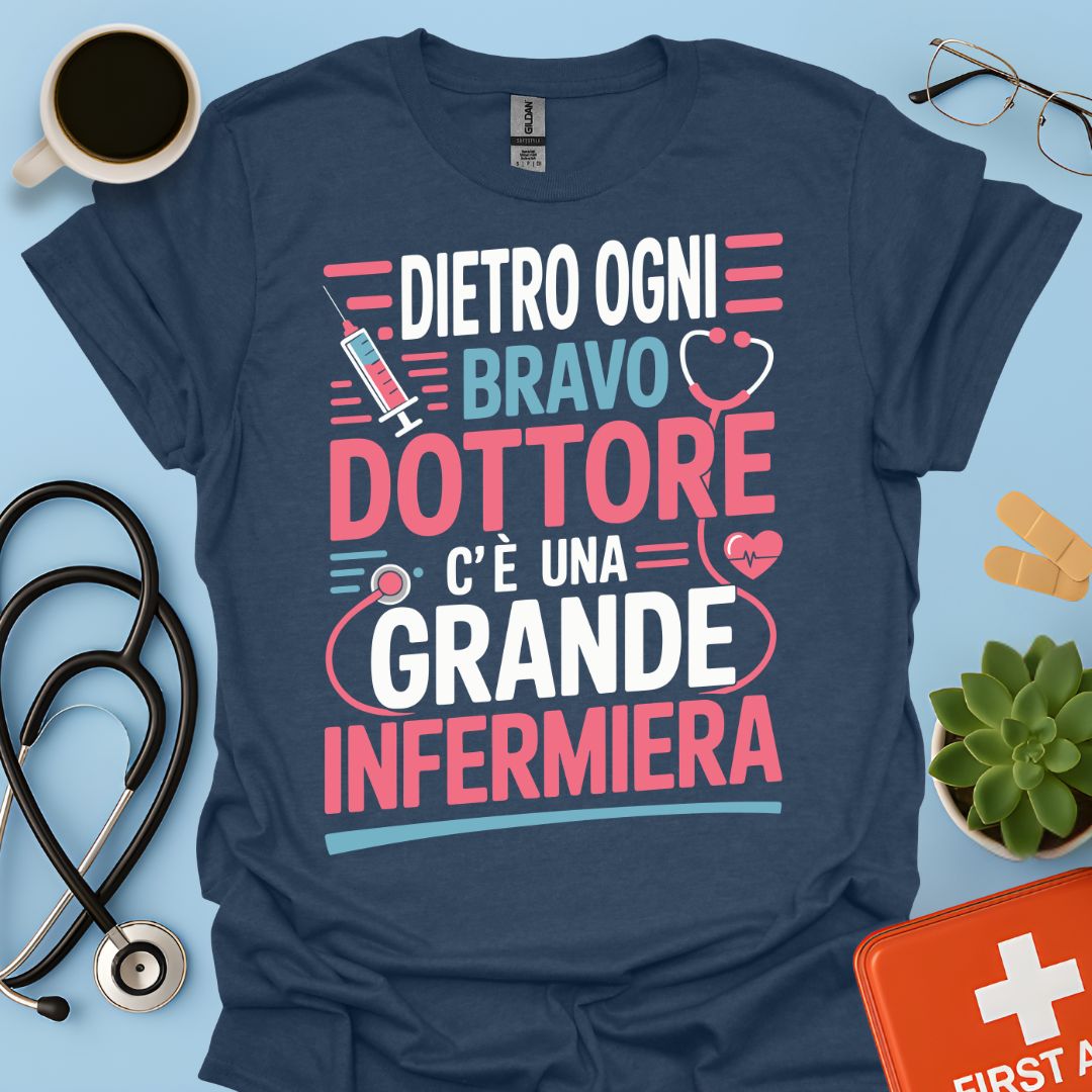 Dietro ogni bravo dottore c’è una grande infermiera - Infermiera Maglietta