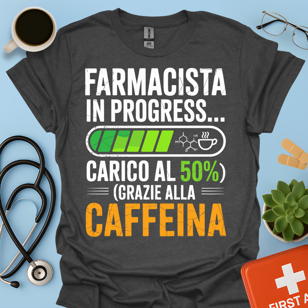 Farmacista in progress… carico al 50% grazie alla caffeina - Studente Farmacia Maglietta