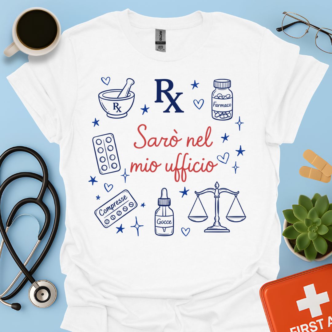 Sarò nel mio ufficio - Maglietta Divertente Farmacista