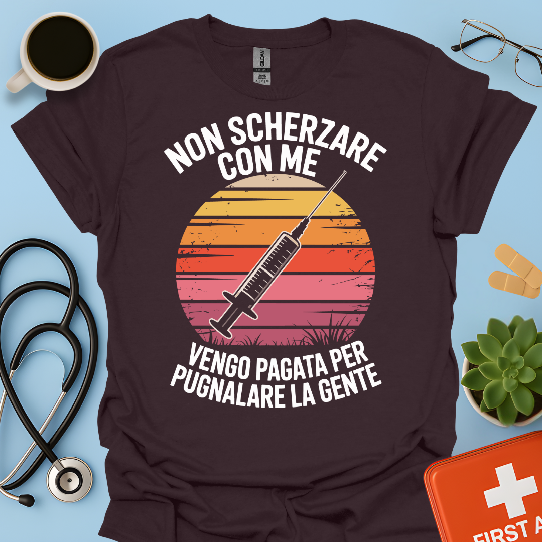 Non scherzare con me vengo pagata per pugnalare la gente - Infermiere / Infermiera Maglietta
