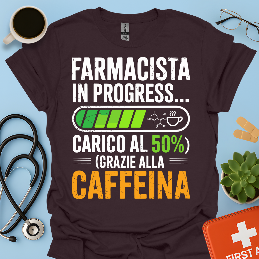 Farmacista in progress… carico al 50% grazie alla caffeina - Studente Farmacia Maglietta