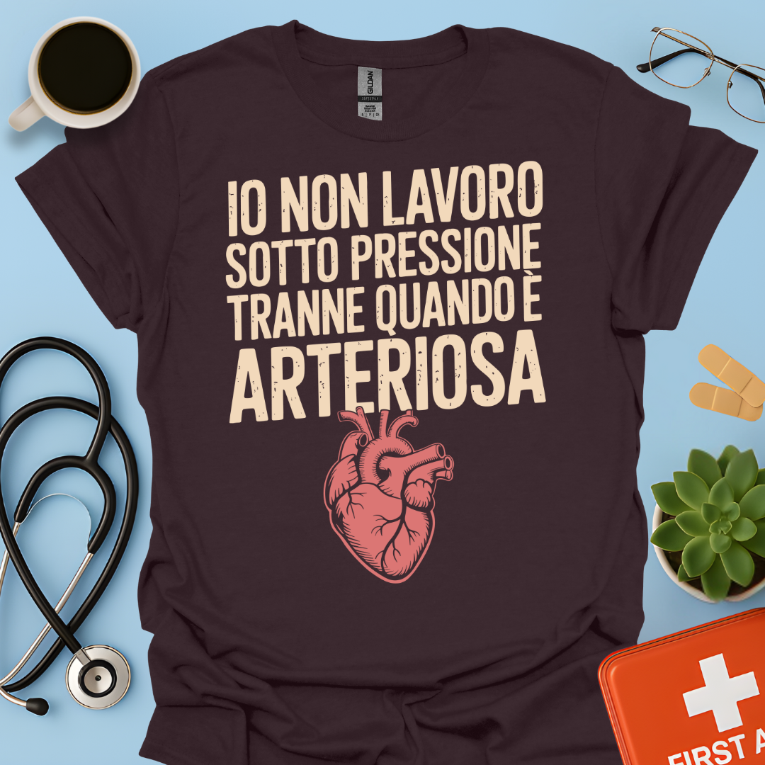 Io non lavoro sotto pressione… tranne quando è arteriosa - Dottore Infermiere Maglietta