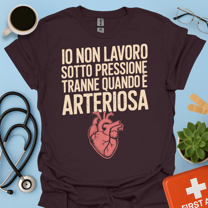 Io non lavoro sotto pressione… tranne quando è arteriosa - Dottore Infermiere Maglietta