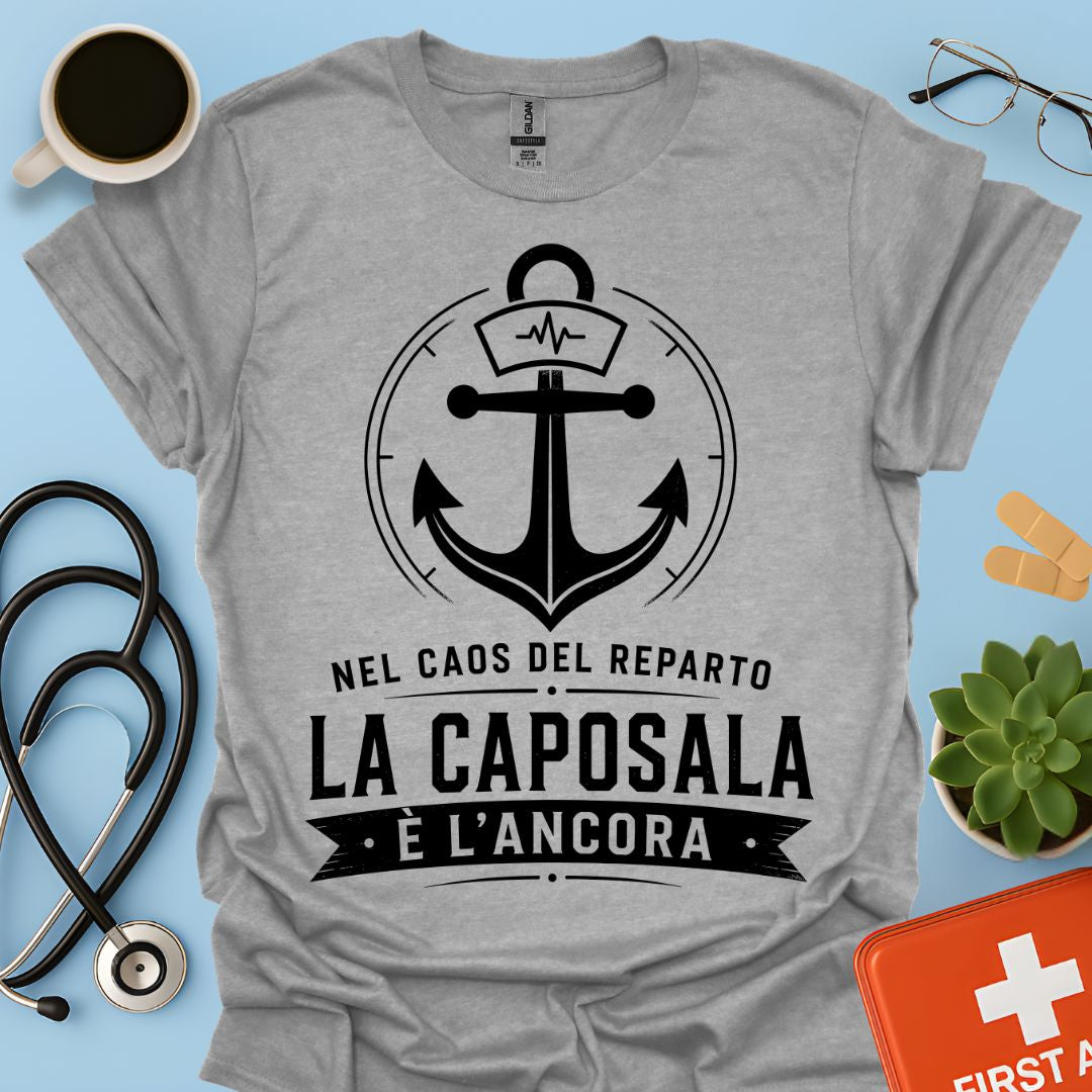 Maglietta Caposala è l'Ancora – Nel Caos del Reparto – Regalo Coordinatore Infermiere