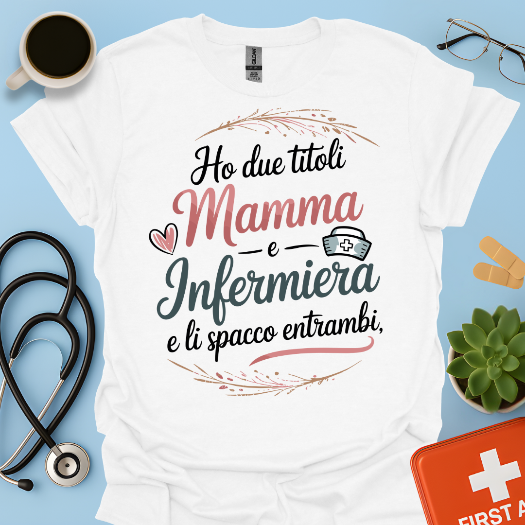 Ho Due Titoli MAMMA e INFERMIERA e li Spacco Entrambi — Infermiera Maglietta