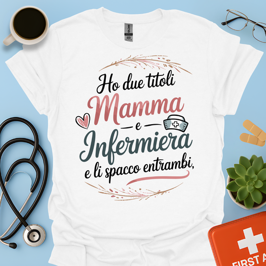 Ho Due Titoli MAMMA e INFERMIERA e li Spacco Entrambi — Infermiera Maglietta