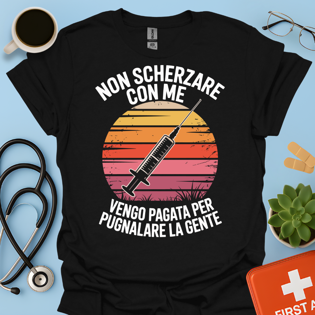 Non scherzare con me vengo pagata per pugnalare la gente - Infermiere / Infermiera Maglietta