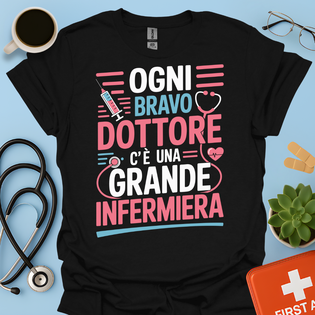 Dietro ogni bravo dottore c’è una grande infermiera - Infermiera Maglietta
