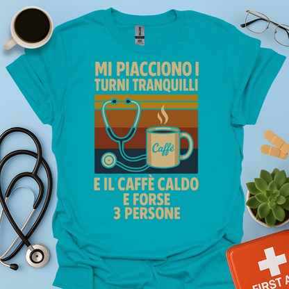 Mi piacciono i turni tranquilli, il caffè caldo e forse 3 persone - Medico Dottore Infermiere Maglietta