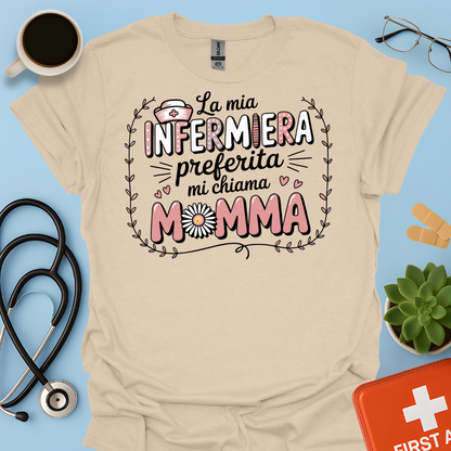 La Mia Infermiera Preferita Mi Chiama Mamma — Orgogliosa mamma di un’infermiera Maglietta
