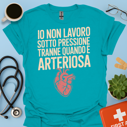Io non lavoro sotto pressione… tranne quando è arteriosa - Dottore Infermiere Maglietta