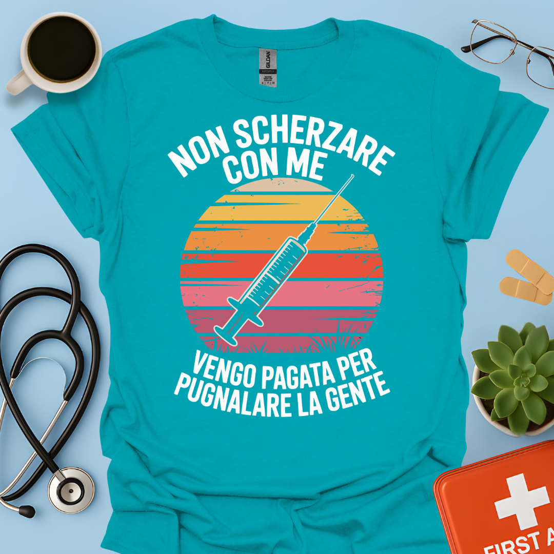 Non scherzare con me vengo pagata per pugnalare la gente - Infermiere / Infermiera Maglietta