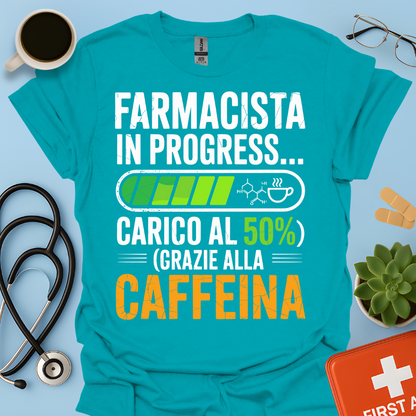 Farmacista in progress… carico al 50% grazie alla caffeina - Studente Farmacia Maglietta