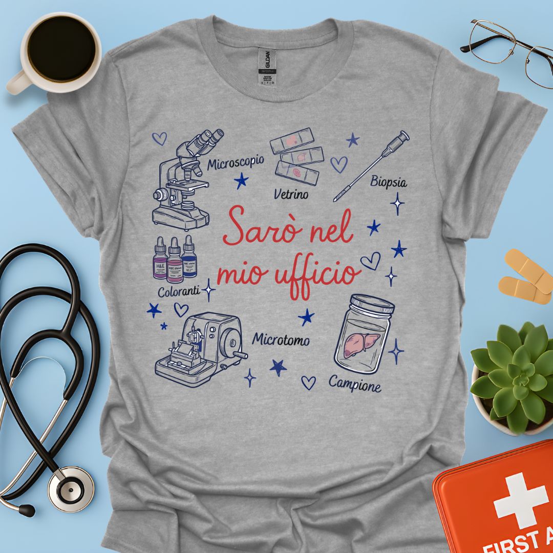 Sarò nel mio ufficio - Maglietta Divertente Anatomopatologo e Tecnico di Laboratorio