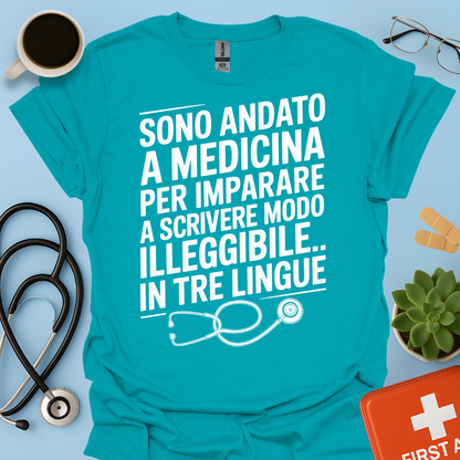 Sono andato a medicina per imparare a scrivere in modo illeggibile… in tre lingue Maglietta