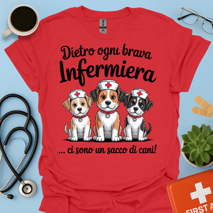Dietro ogni brava infermiera .. ci sono un sacco di cani — Infermiera Maglietta
