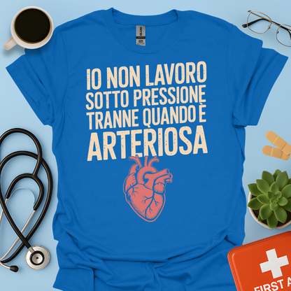 Io non lavoro sotto pressione… tranne quando è arteriosa - Dottore Infermiere Maglietta