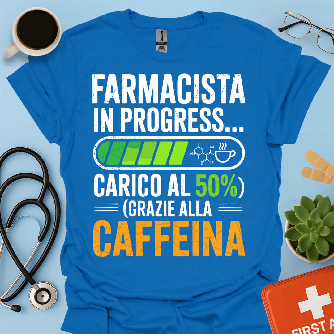 Farmacista in progress… carico al 50% grazie alla caffeina - Studente Farmacia Maglietta