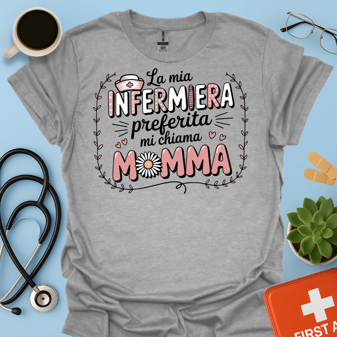 La Mia Infermiera Preferita Mi Chiama Mamma — Orgogliosa mamma di un’infermiera Maglietta