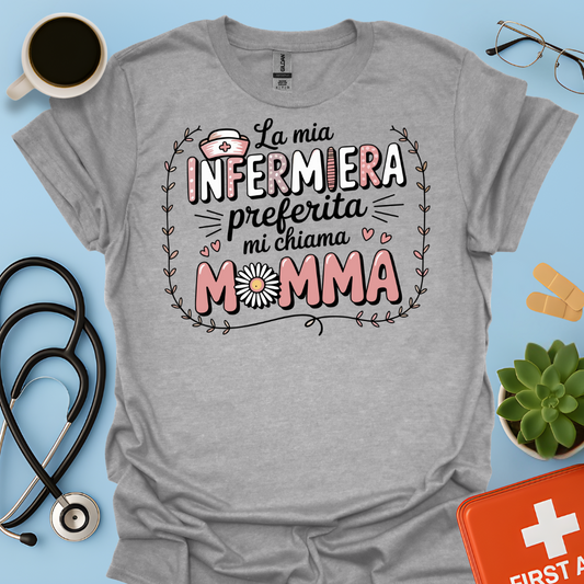 La Mia Infermiera Preferita Mi Chiama Mamma — Orgogliosa mamma di un’infermiera Maglietta