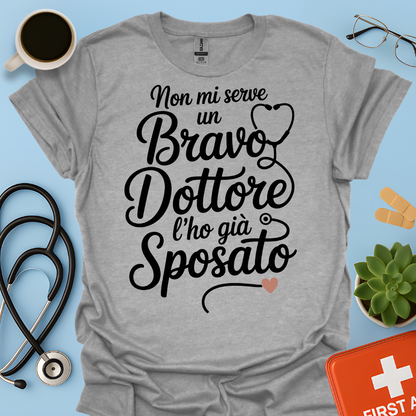 Non Mi Serve Un Bravo Dottore l’ho Già Sposato Moglie Del Dottore Maglietta